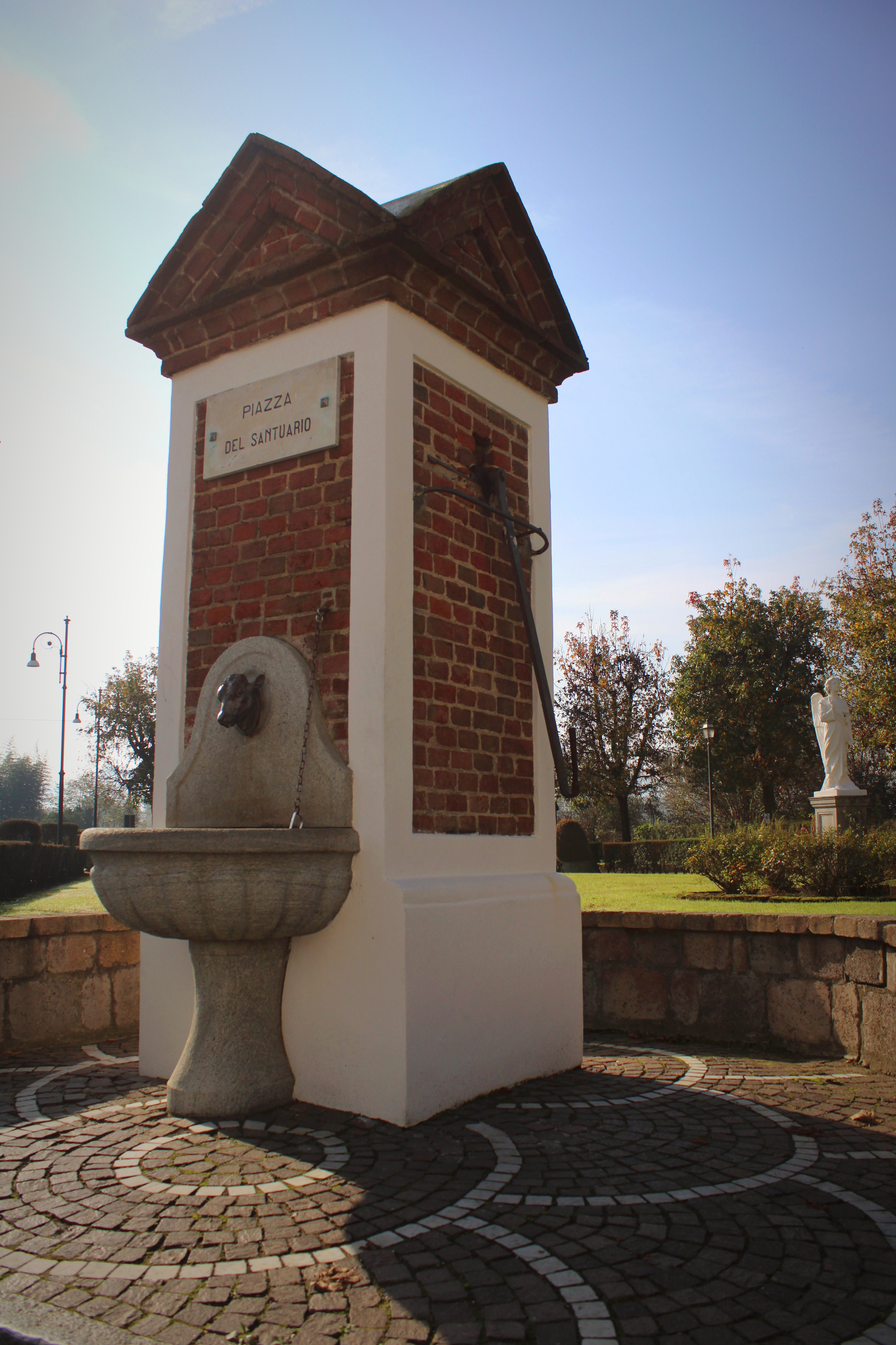 Fontana di acqua sorgiva